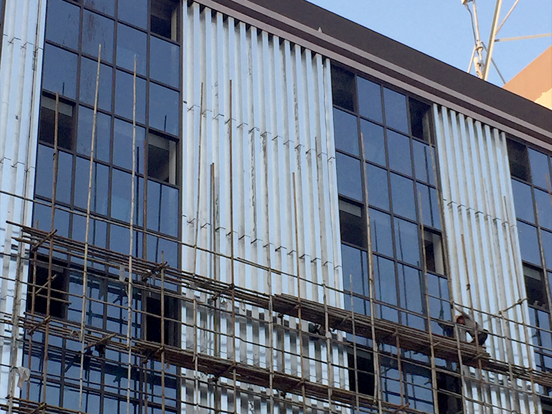 东莞石龙金斯顿国际大酒店外墙装饰铝板线条及花岗漆工程2018年底完工